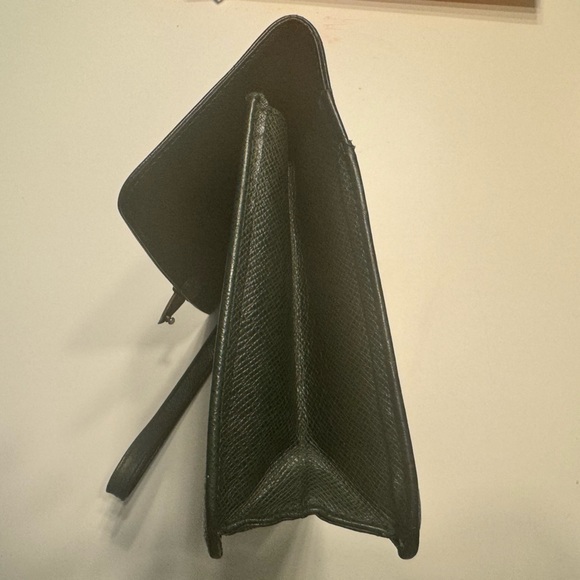 Louis Vuitton Taiga Clutch - Picture 11 of 13